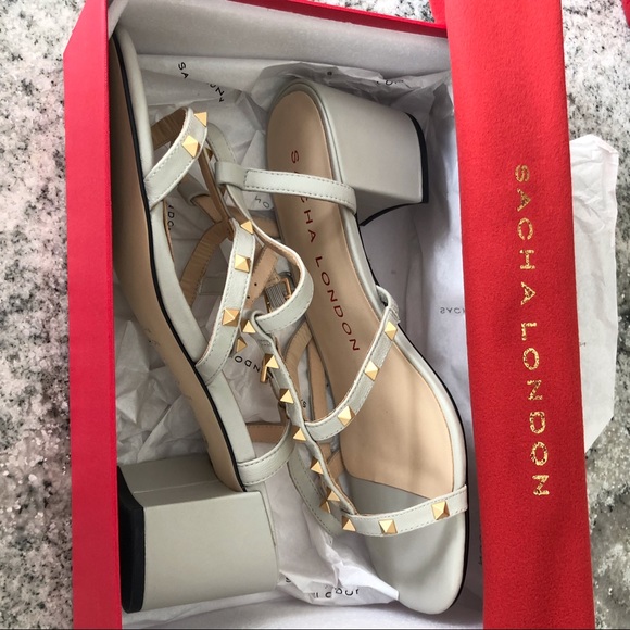 SALE β₯οΈ NWT Gold studded Valentino-style leather sandals + dustbag - Picture 5 of 12